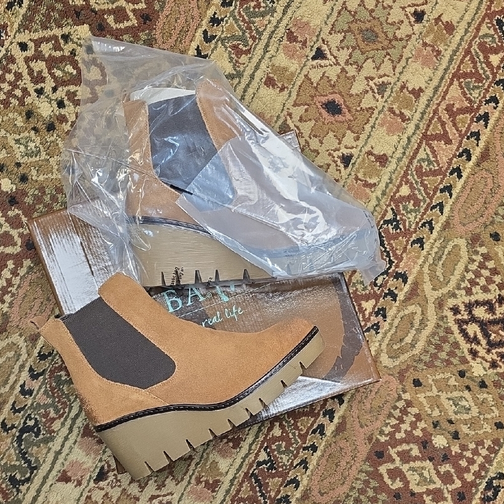 Ankle Boots in Tan and Brown